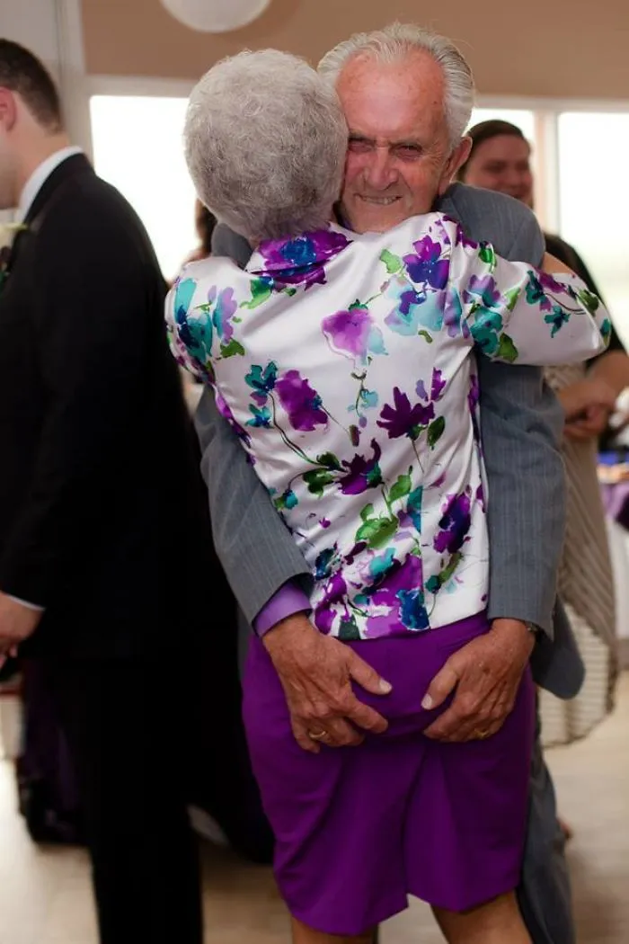 El abuelo ha ligado