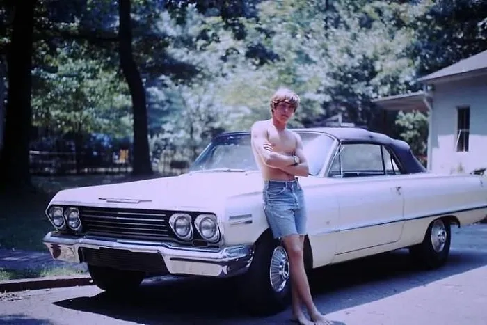 1970s Pics Of Men's Shorts Show A Forgotten Fashion Trend That Made Men Cool