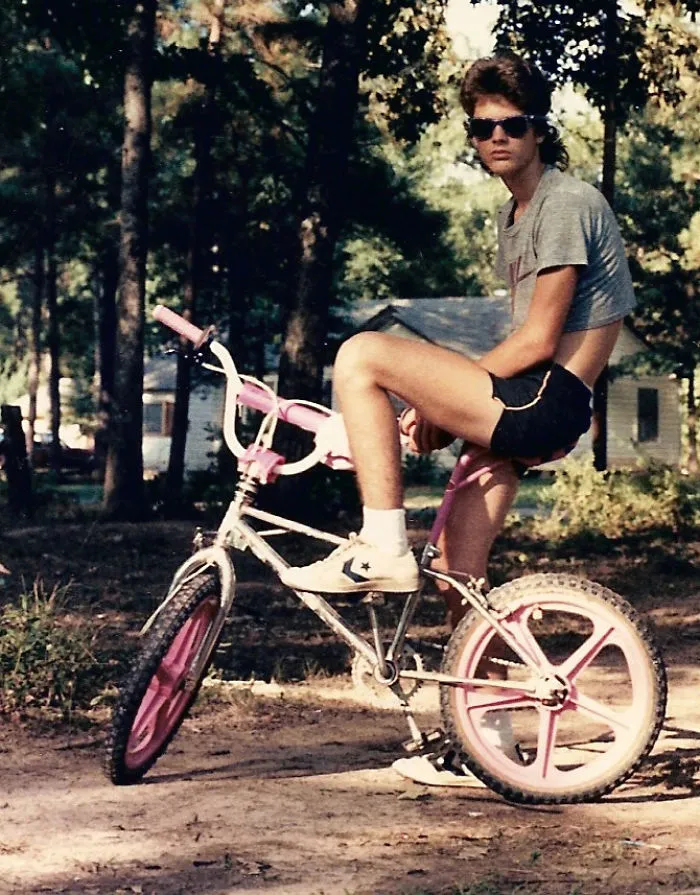 1970s Pics Of Men's Shorts Show A Forgotten Fashion Trend That Made Men Cool