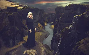 Photographer Captures Dramatic Figures On An Icelandic Landscape