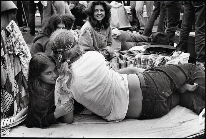 84 Intimate Portraits Of 1970s Rebellious Youth Captured By High School Teacher