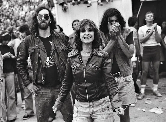 84 Intimate Portraits Of 1970s Rebellious Youth Captured By High School Teacher