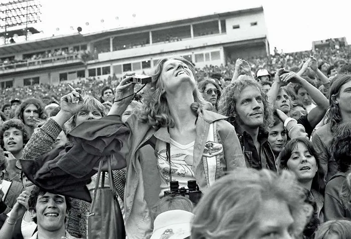 84 Intimate Portraits Of 1970s Rebellious Youth Captured By High School Teacher