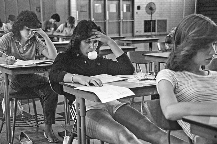 84 Intimate Portraits Of 1970s Rebellious Youth Captured By High School Teacher