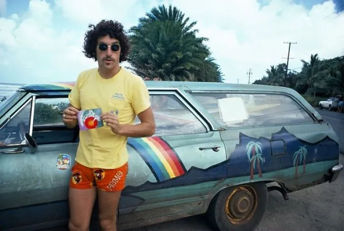 1970s Pics Of Men's Shorts Show A Forgotten Fashion Trend That Made Men Cool