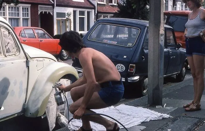 1970s Pics Of Men's Shorts Show A Forgotten Fashion Trend That Made Men Cool