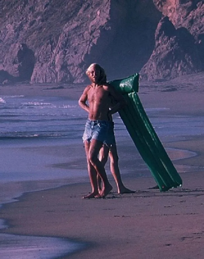1970s Pics Of Men's Shorts Show A Forgotten Fashion Trend That Made Men Cool