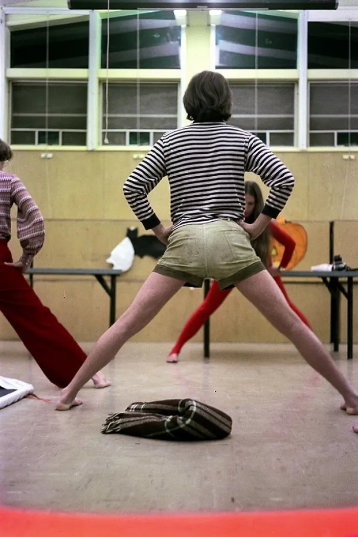 1970s Pics Of Men's Shorts Show A Forgotten Fashion Trend That Made Men Cool