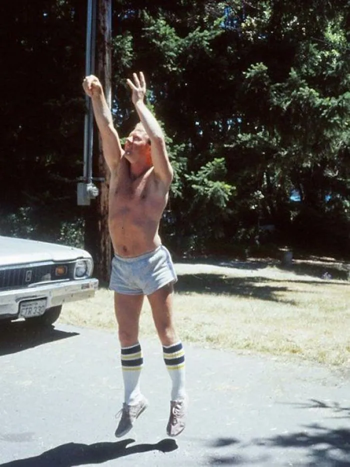 1970s Pics Of Men's Shorts Show A Forgotten Fashion Trend That Made Men Cool