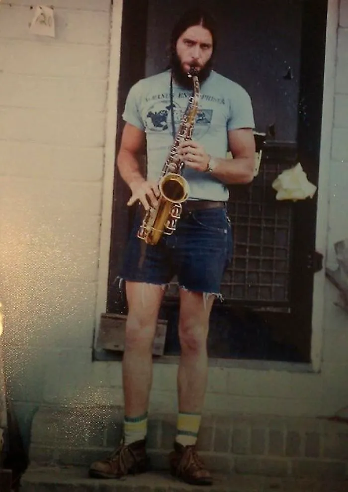 1970s Pics Of Men's Shorts Show A Forgotten Fashion Trend That Made Men Cool