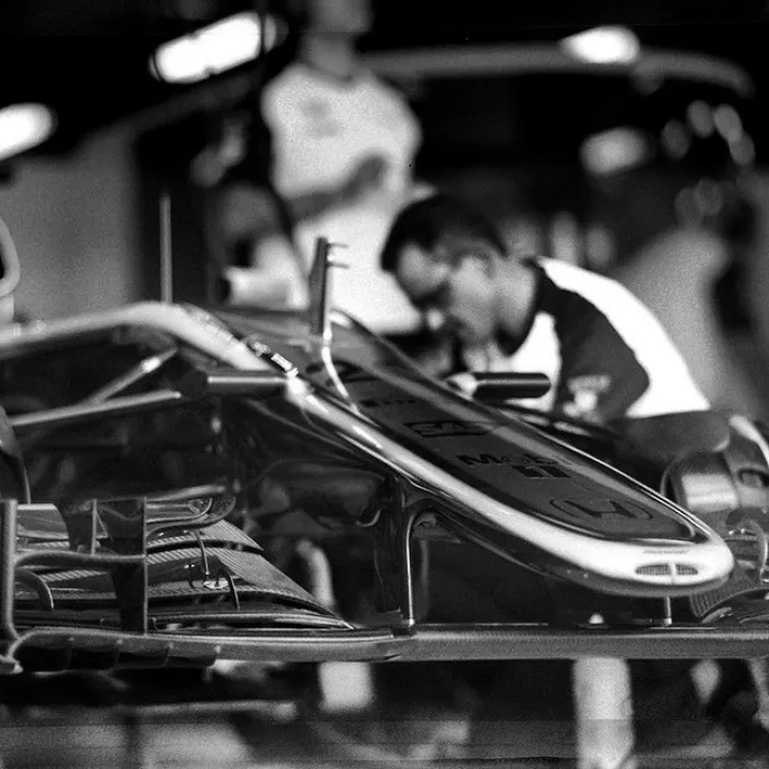 Photographer Shoots Formula 1 With 104-Year-Old Camera, And Here's The Result