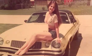 Hey Pandas, Share Vintage Photos Of Your Moms Being Cool!