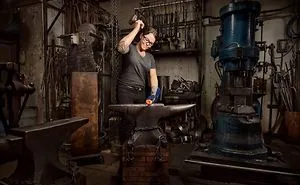 14 Powerful Photos Of Women Doing "Men's Work" That Prove There's No Such Thing As "Men's Work"