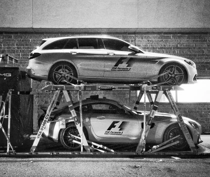Photographer Shoots Formula 1 With 104-Year-Old Camera, And Here's The Result