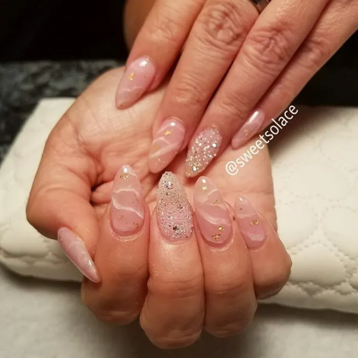 Las uñas de cuarzo son la última tendencia en belleza