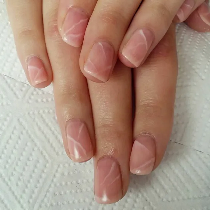 Las uñas de cuarzo son la última tendencia en belleza