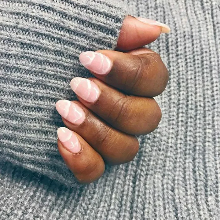 Las uñas de cuarzo son la última tendencia en belleza