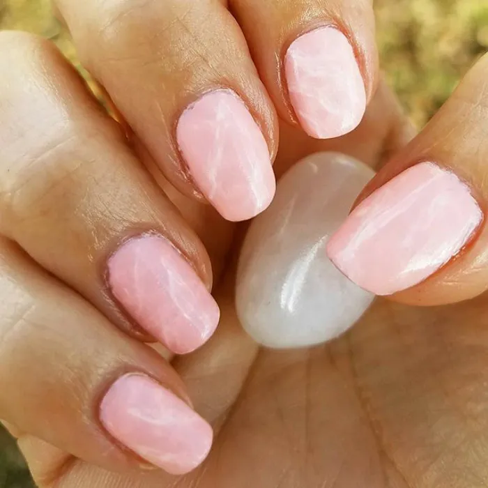 Las uñas de cuarzo son la última tendencia en belleza