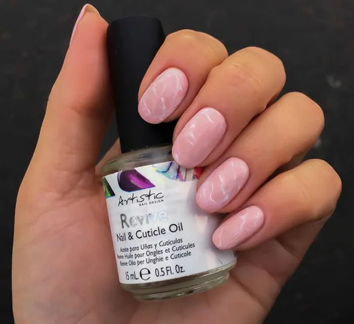 Las uñas de cuarzo son la última tendencia en belleza