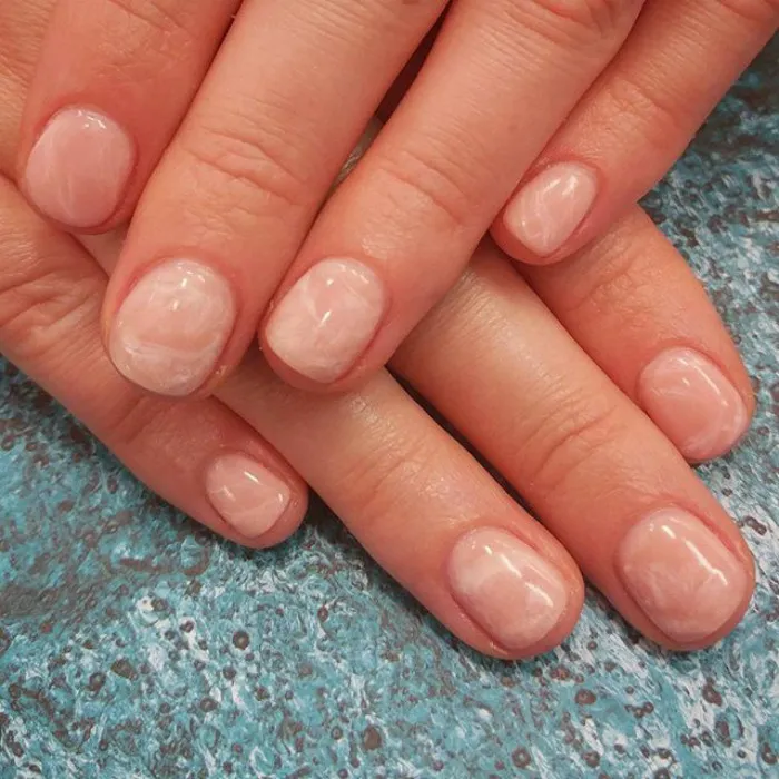 Las uñas de cuarzo son la última tendencia en belleza