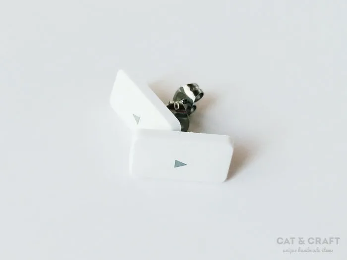 I Turn Old Electronic Devices Into Geeky Jewelry