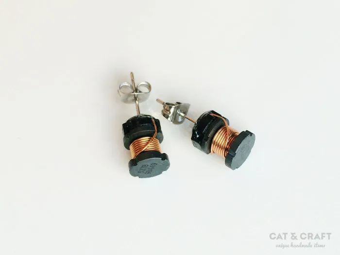 I Turn Old Electronic Devices Into Geeky Jewelry