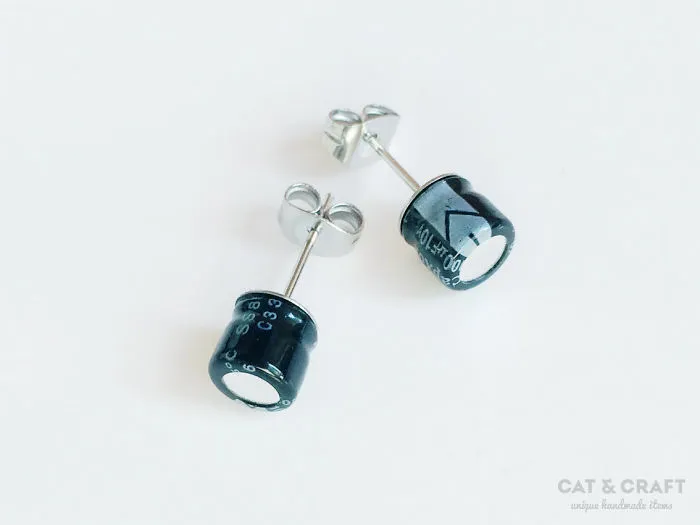 I Turn Old Electronic Devices Into Geeky Jewelry