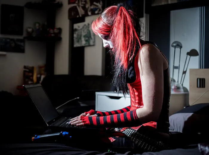 Under The Make Up - Photoshoot Reveals The Tragic Reality Of Harley Quinn And The Joker's Relationship