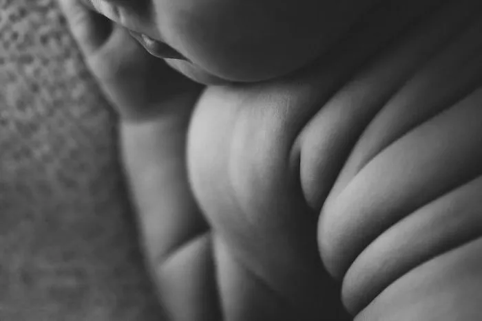 Esta fotógrafa hace fotos a los bebés de forma nunca vista