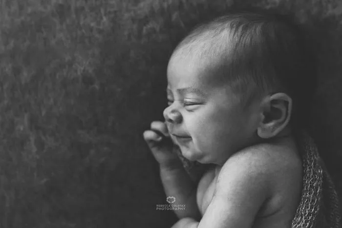 Esta fotógrafa hace fotos a los bebés de forma nunca vista
