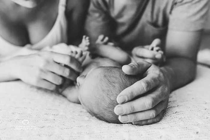 Esta fotógrafa hace fotos a los bebés de forma nunca vista