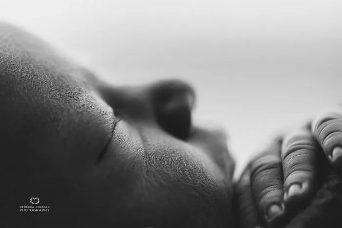 Esta fotógrafa hace fotos a los bebés de forma nunca vista