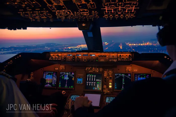 Este piloto de 747 saca increíbles fotos desde la cabina, demostrando que los pilotos tienen las oficinas con mejores vistas del mundo