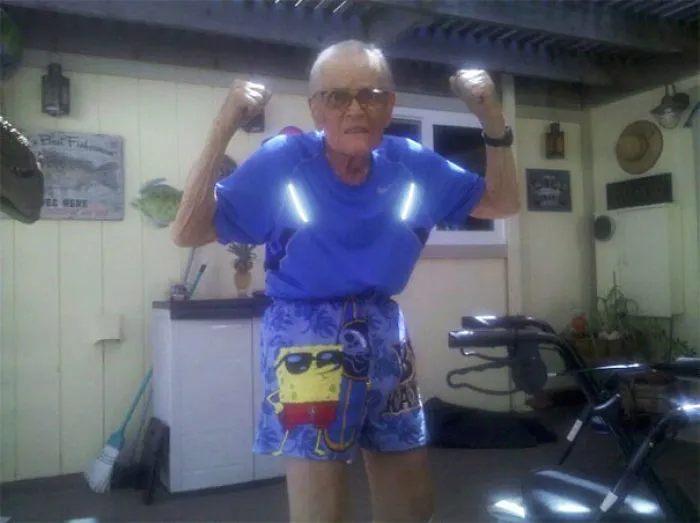 Mi abuelo falleció anoche, es el hombre más guay que he conocido