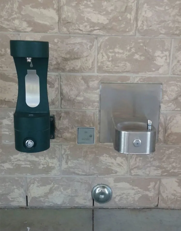 Fuente para beber agua y fuente para llenar botellas