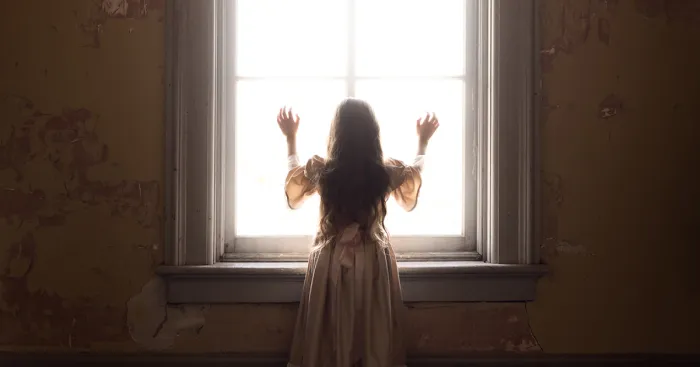 I Photographed My 7-Year-Old Daughter In A Haunted Ghost Town