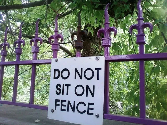 No sentarse sobre la verja