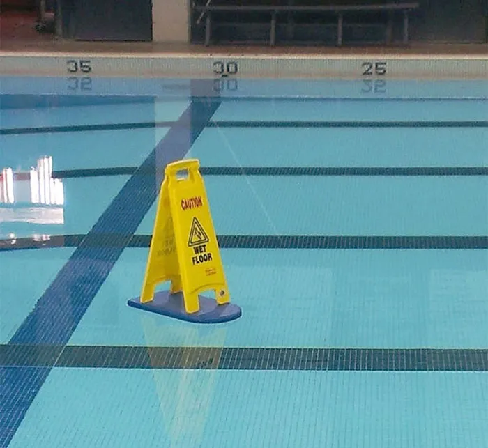 Cuidado, suelo mojado
