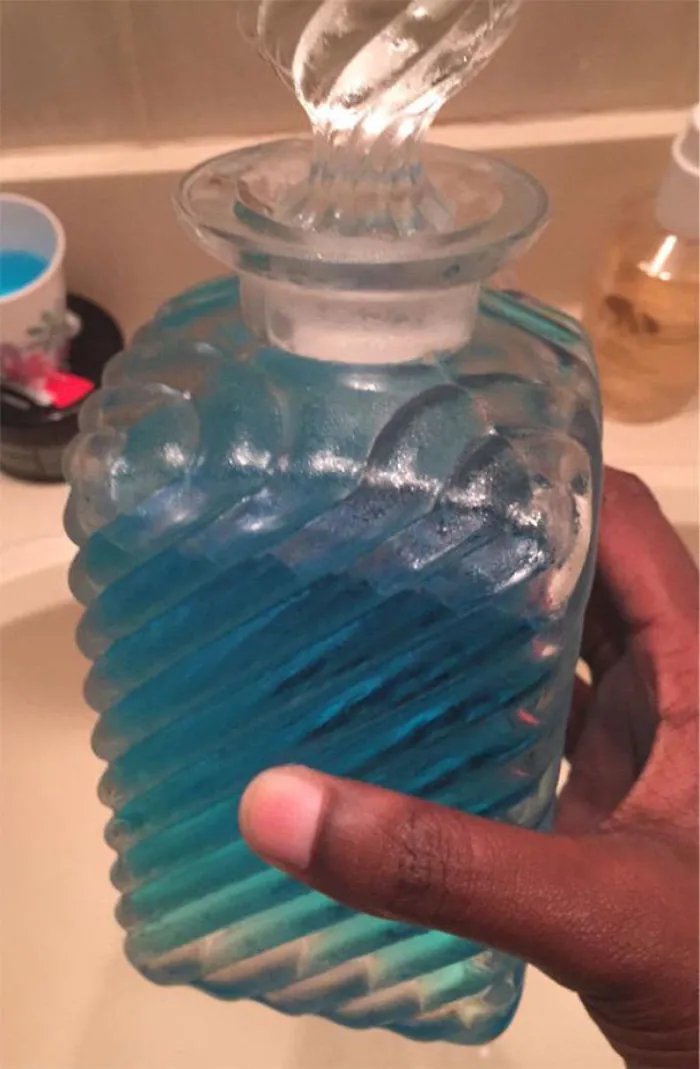 Mi madre ha echado el Listerine en este frasco. Me siento Harry Potter