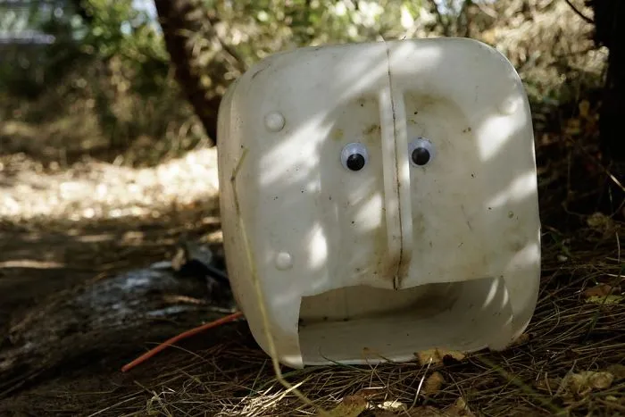 Someone In Bulgaria Is Putting Googly Eyes On Broken Street Objects, And It's Even Better Than Fixing Things