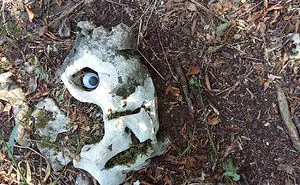 Someone In Bulgaria Is Putting Googly Eyes On Broken Street Objects, And It's Even Better Than Fixing Things