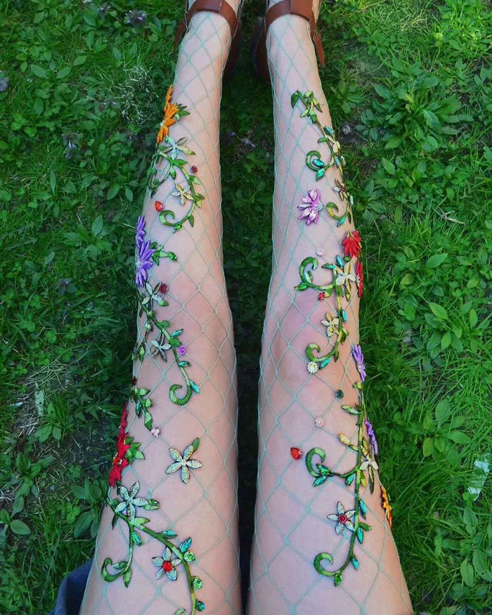 Estas medias de red adornadas te harán sentir como una sirena atrapada