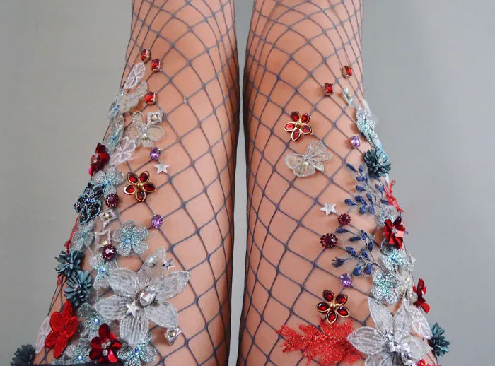 Estas medias de red adornadas te harán sentir como una sirena atrapada