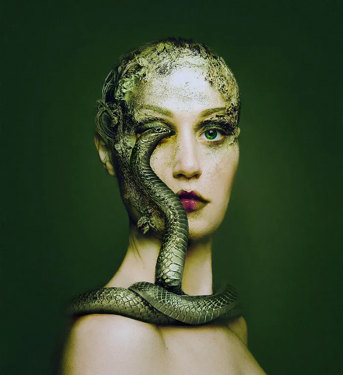 I Become One With Animals By Replacing My Eye With Theirs