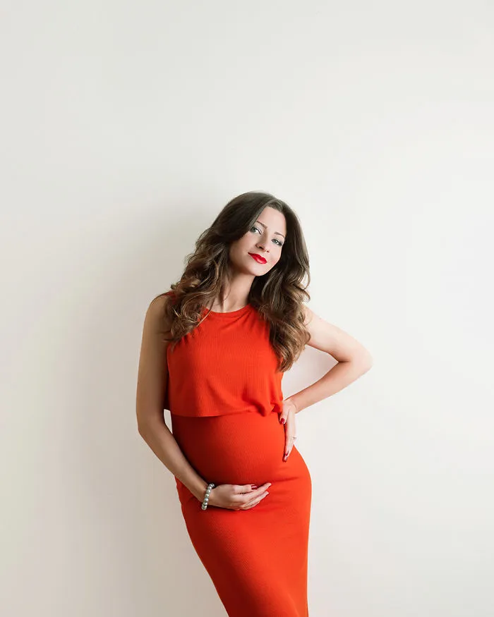 Stylish Maternity Poses Are Also Very Popular