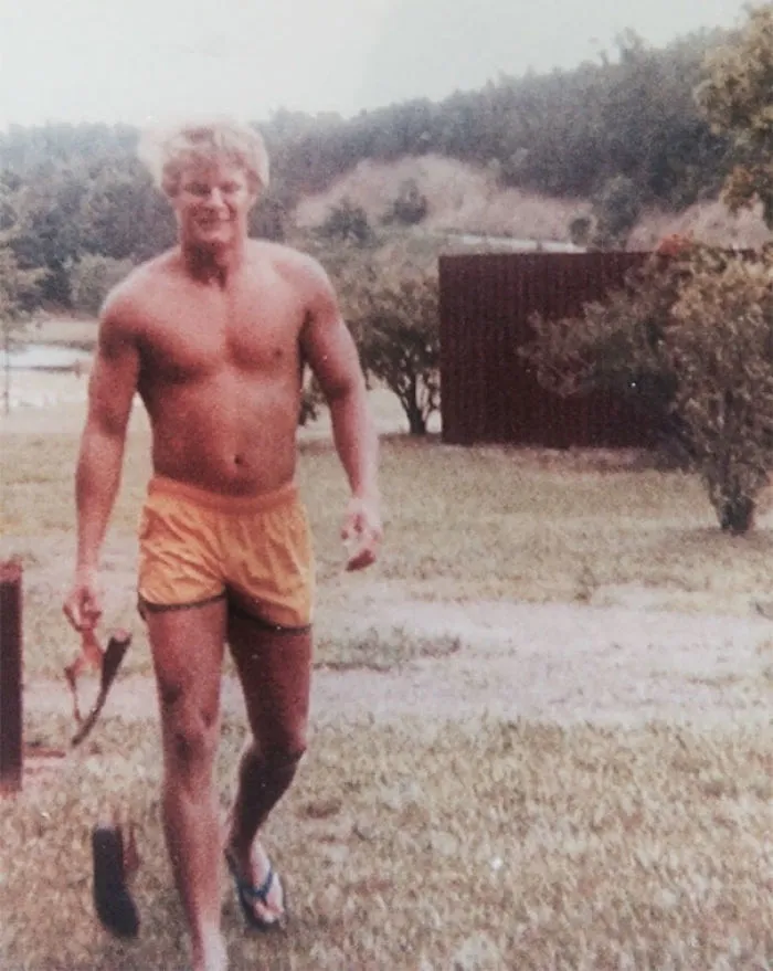 1970s Pics Of Men's Shorts Show A Forgotten Fashion Trend That Made Men Cool