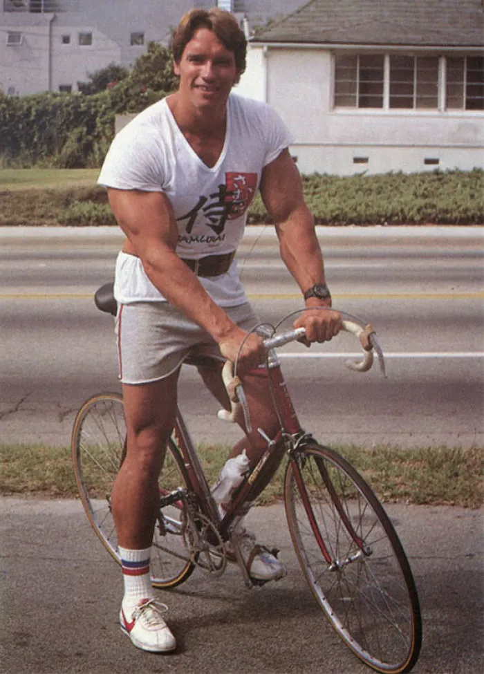 1970s Pics Of Men's Shorts Show A Forgotten Fashion Trend That Made Men Cool
