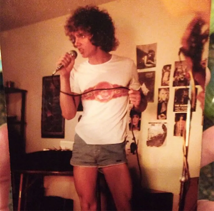 1970s Pics Of Men's Shorts Show A Forgotten Fashion Trend That Made Men Cool