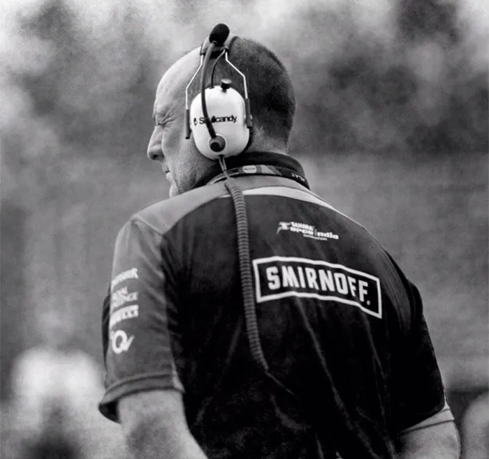 Photographer Shoots Formula 1 With 104-Year-Old Camera, And Here's The Result