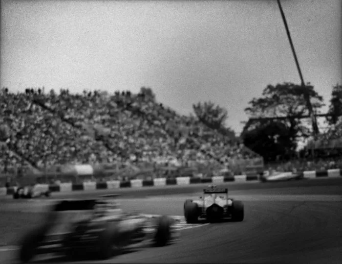 Photographer Shoots Formula 1 With 104-Year-Old Camera, And Here's The Result
